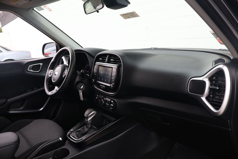Kia Soul Vehicle Full-screen Gallery Image 18