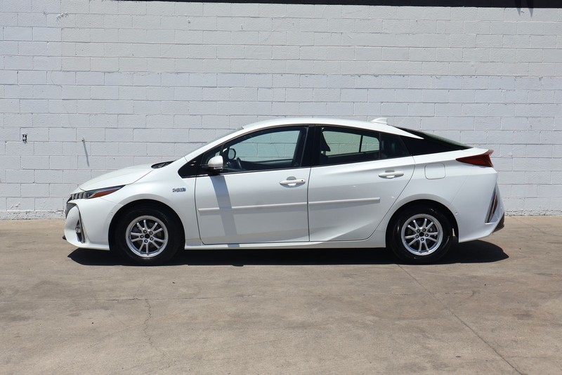 Toyota Prius Prime Vehicle Full-screen Gallery Image 10