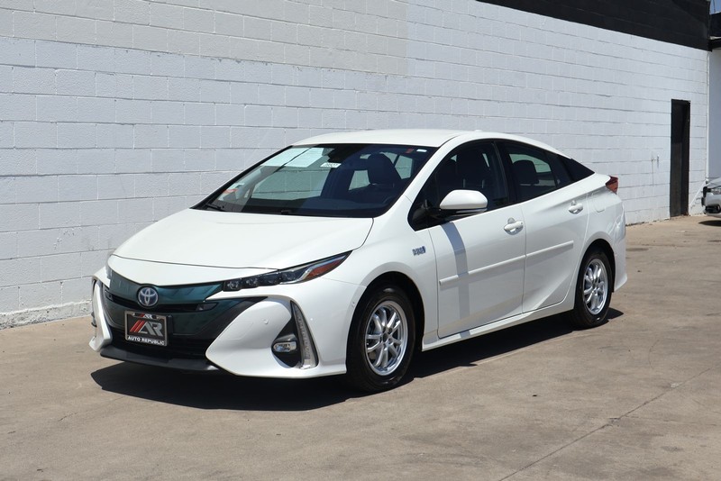 Toyota Prius Prime Vehicle Full-screen Gallery Image 11