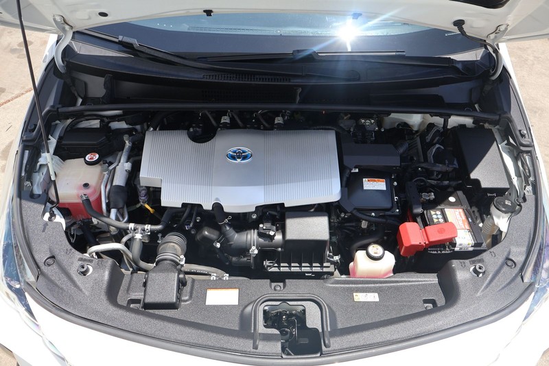 Toyota Prius Prime Vehicle Full-screen Gallery Image 12