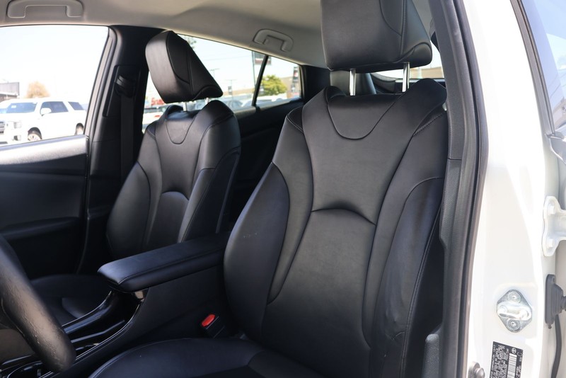 Toyota Prius Prime Vehicle Full-screen Gallery Image 16