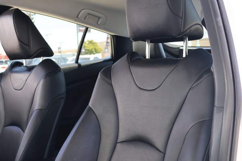 Toyota Prius Prime Vehicle Full-screen Gallery Image 17