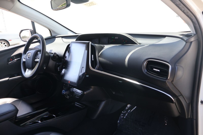 Toyota Prius Prime Vehicle Full-screen Gallery Image 18