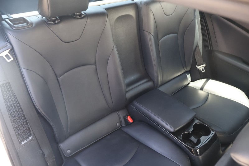 Toyota Prius Prime Vehicle Full-screen Gallery Image 20