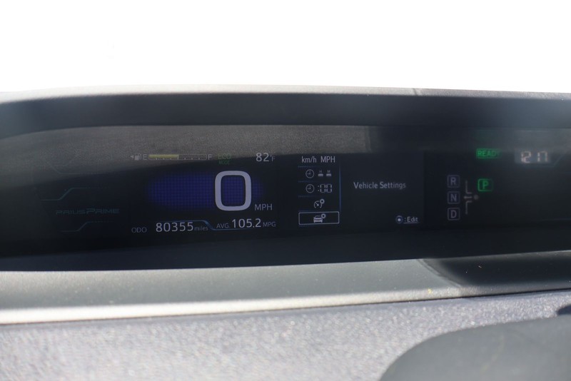 Toyota Prius Prime Vehicle Full-screen Gallery Image 22