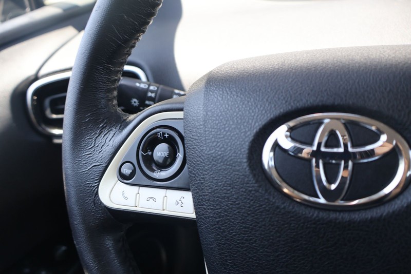 Toyota Prius Prime Vehicle Full-screen Gallery Image 24