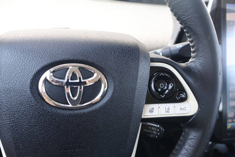 Toyota Prius Prime Vehicle Full-screen Gallery Image 25
