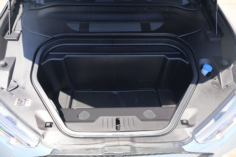 Ford Mustang Mach-E Vehicle Full-screen Gallery Image 12