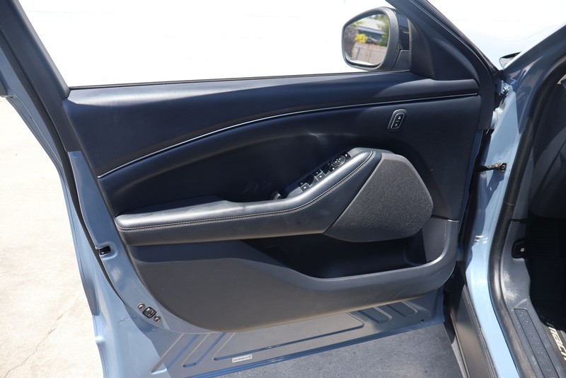 Ford Mustang Mach-E Vehicle Full-screen Gallery Image 14