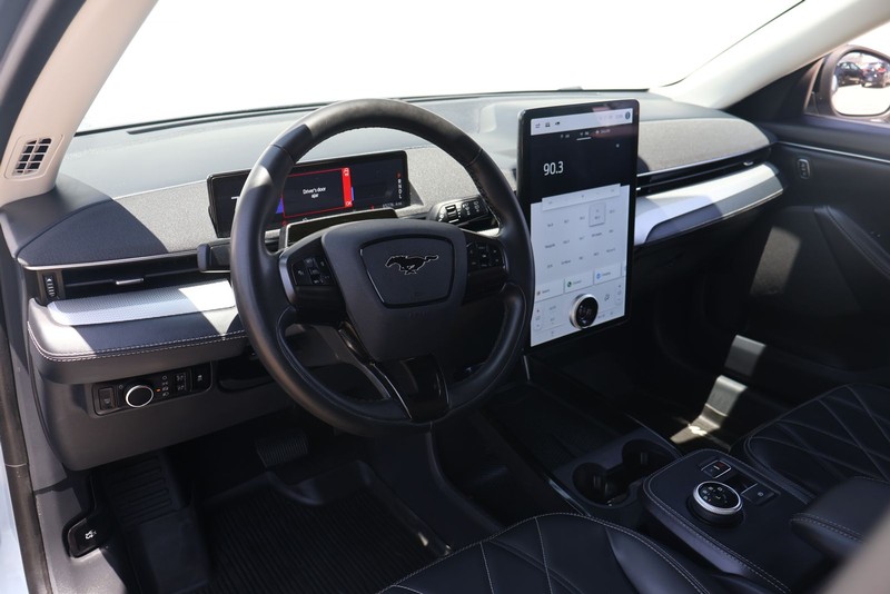 Ford Mustang Mach-E Vehicle Full-screen Gallery Image 15
