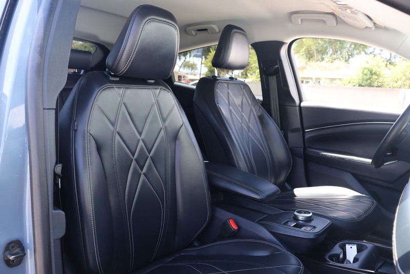 Ford Mustang Mach-E Vehicle Full-screen Gallery Image 19