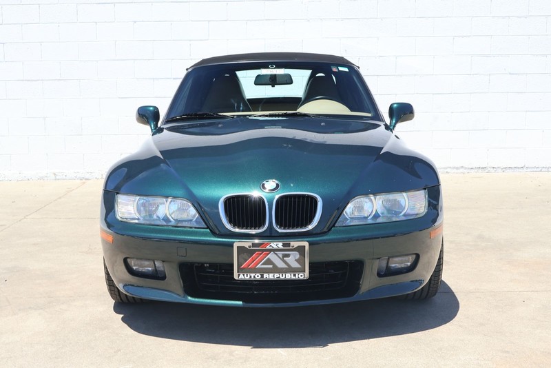 BMW Z3 Vehicle Full-screen Gallery Image 02