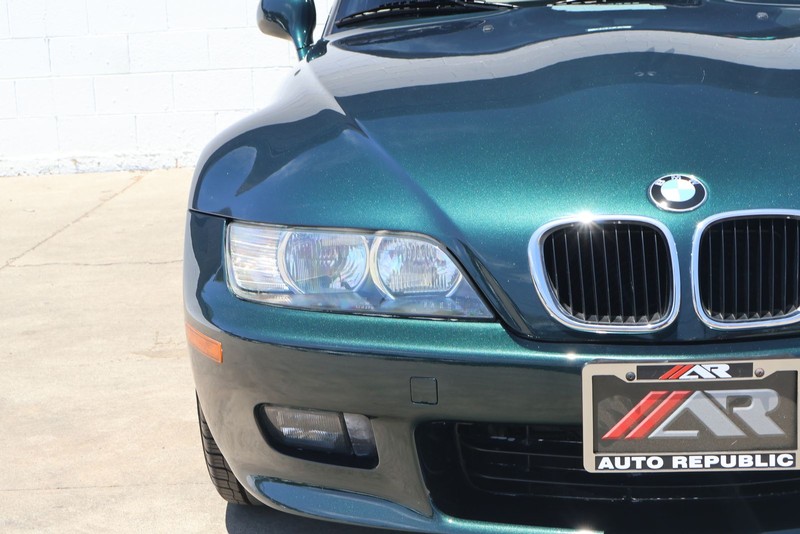 BMW Z3 Vehicle Full-screen Gallery Image 03