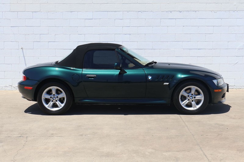 BMW Z3 Vehicle Full-screen Gallery Image 04