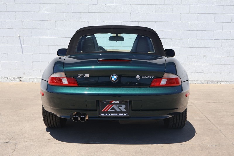 BMW Z3 Vehicle Full-screen Gallery Image 06