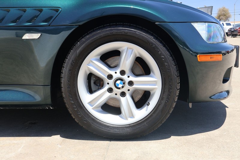 BMW Z3 Vehicle Full-screen Gallery Image 11