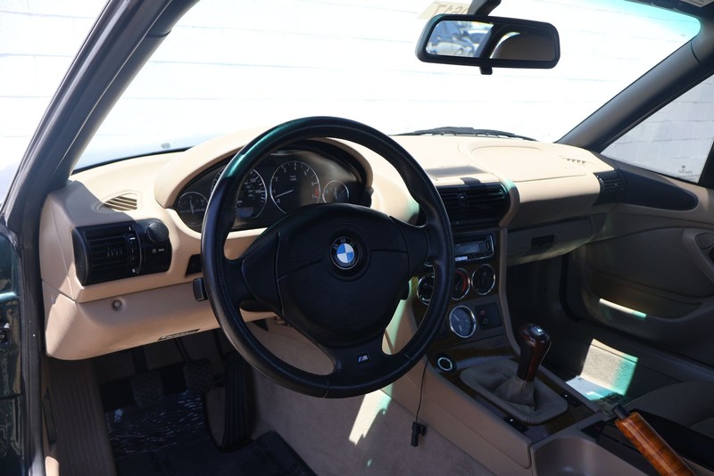 BMW Z3 Vehicle Full-screen Gallery Image 12