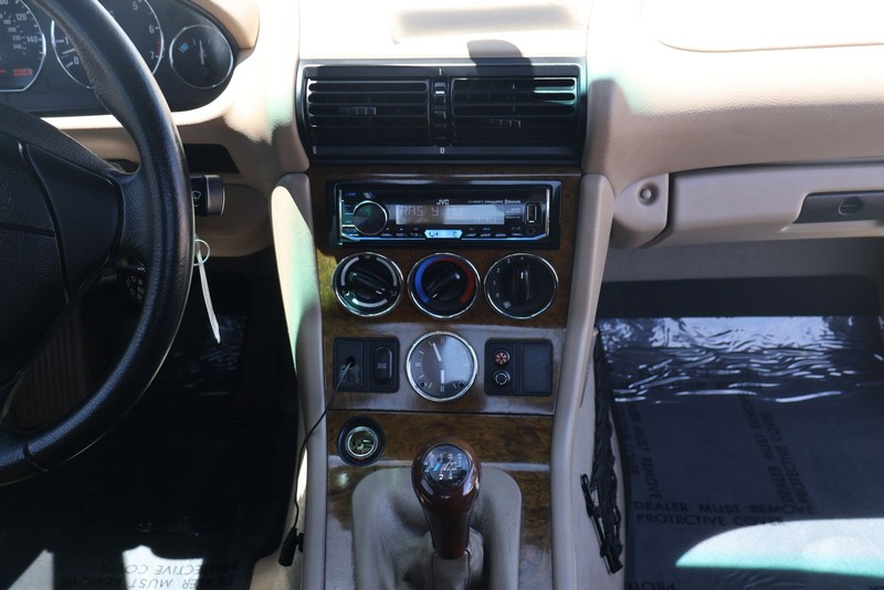 BMW Z3 Vehicle Full-screen Gallery Image 17