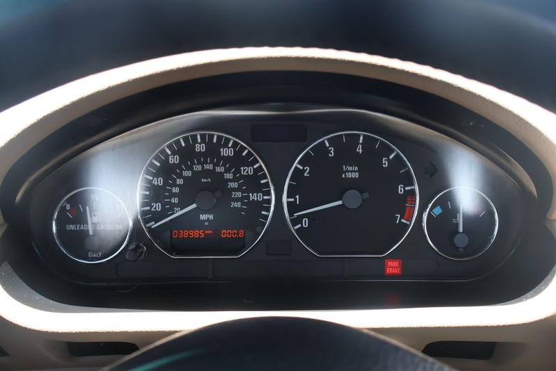 BMW Z3 Vehicle Full-screen Gallery Image 18