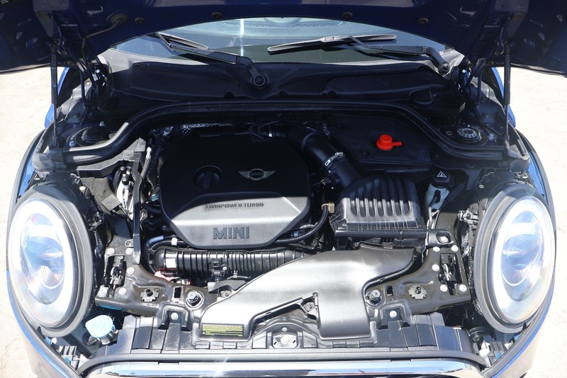 MINI Cooper Hardtop Vehicle Full-screen Gallery Image 12
