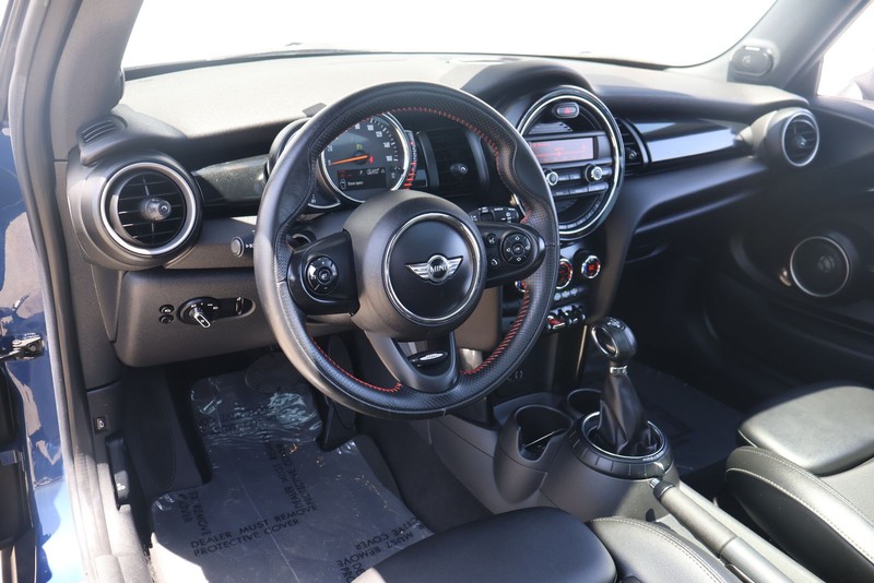 MINI Cooper Hardtop Vehicle Full-screen Gallery Image 15