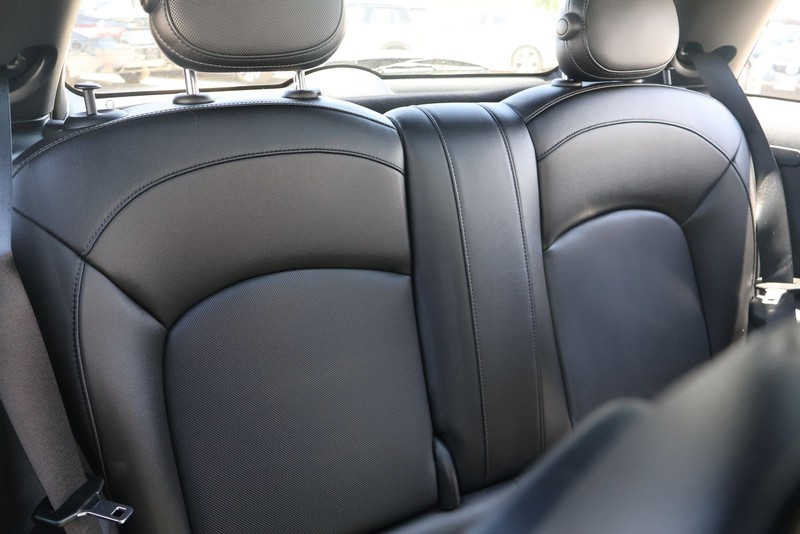MINI Cooper Hardtop Vehicle Full-screen Gallery Image 20