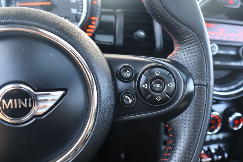 MINI Cooper Hardtop Vehicle Full-screen Gallery Image 25