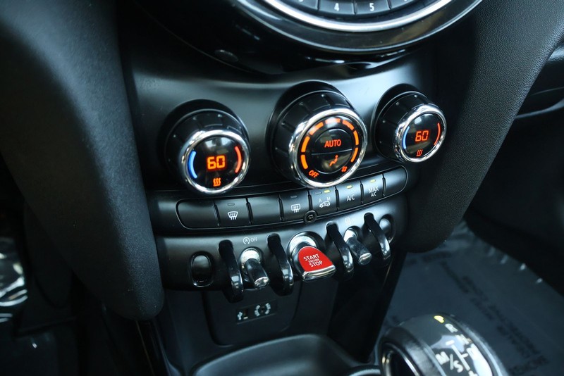 MINI Cooper Hardtop Vehicle Full-screen Gallery Image 27