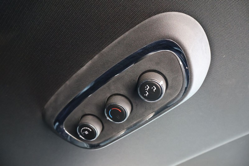 Dodge Durango Vehicle Full-screen Gallery Image 23