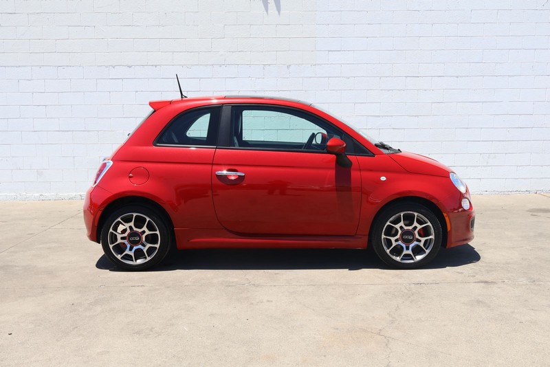 FIAT 500 Vehicle Full-screen Gallery Image 04