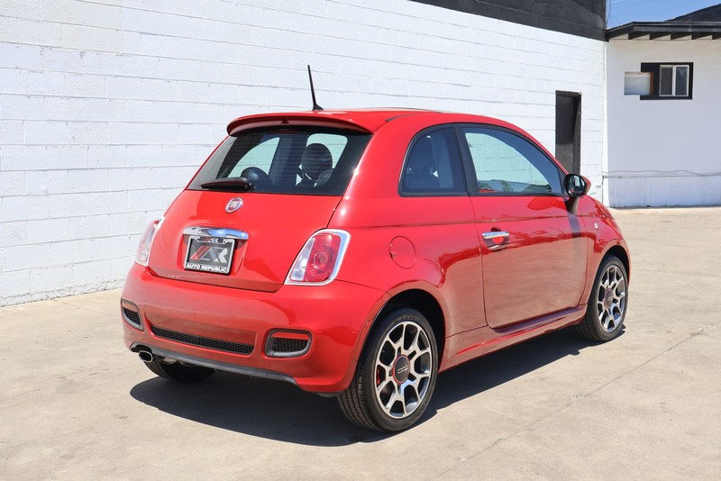 FIAT 500 Vehicle Full-screen Gallery Image 05