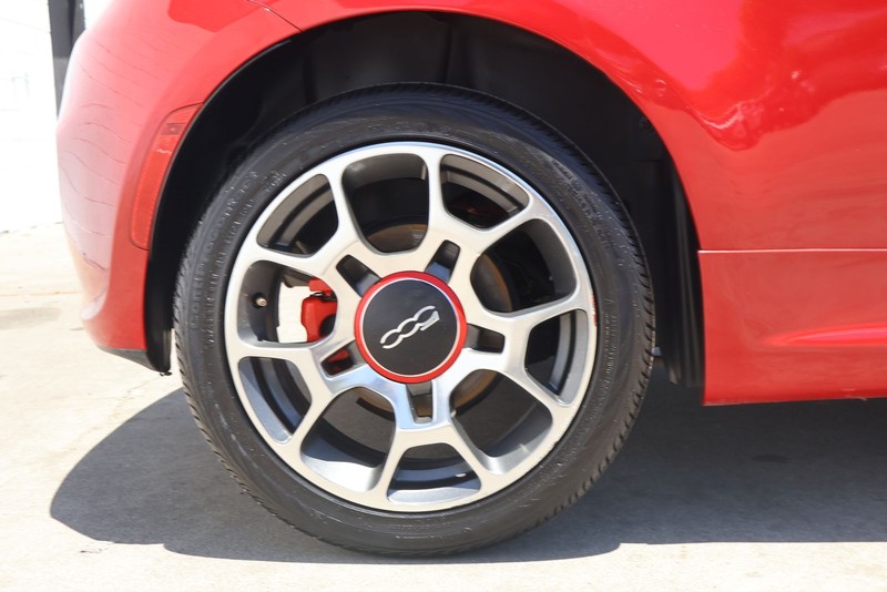 FIAT 500 Vehicle Full-screen Gallery Image 13