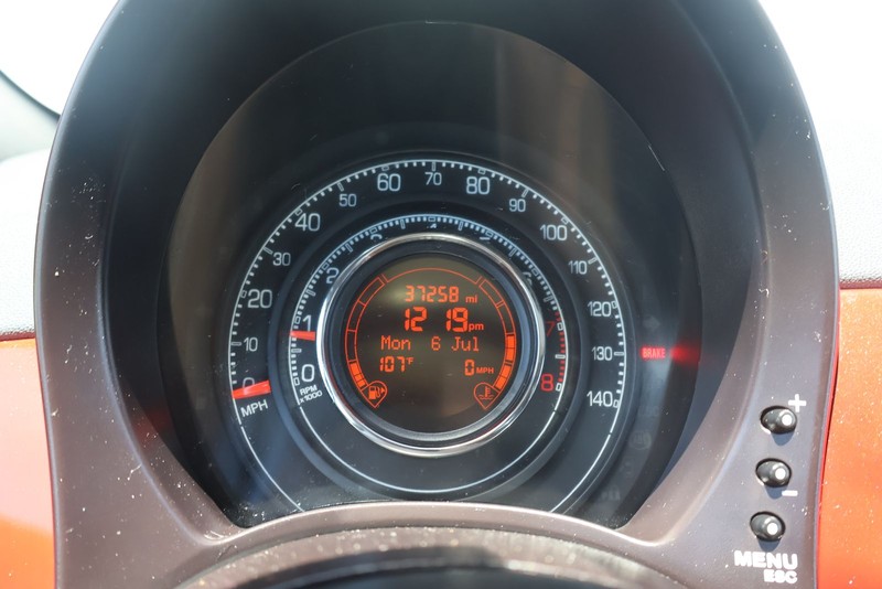FIAT 500 Vehicle Full-screen Gallery Image 22