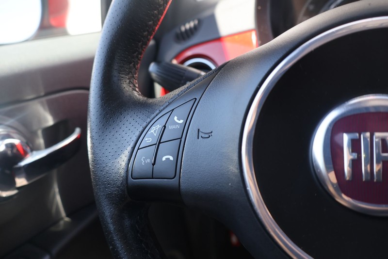 FIAT 500 Vehicle Full-screen Gallery Image 24