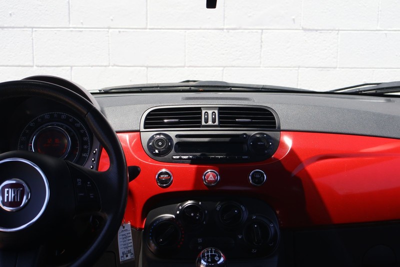 FIAT 500 Vehicle Full-screen Gallery Image 26