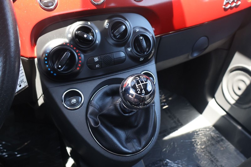 FIAT 500 Vehicle Full-screen Gallery Image 28