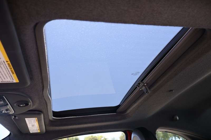 FIAT 500 Vehicle Full-screen Gallery Image 29