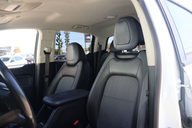 Chevrolet Colorado Vehicle Full-screen Gallery Image 16