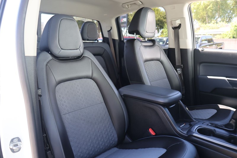 Chevrolet Colorado Vehicle Full-screen Gallery Image 19