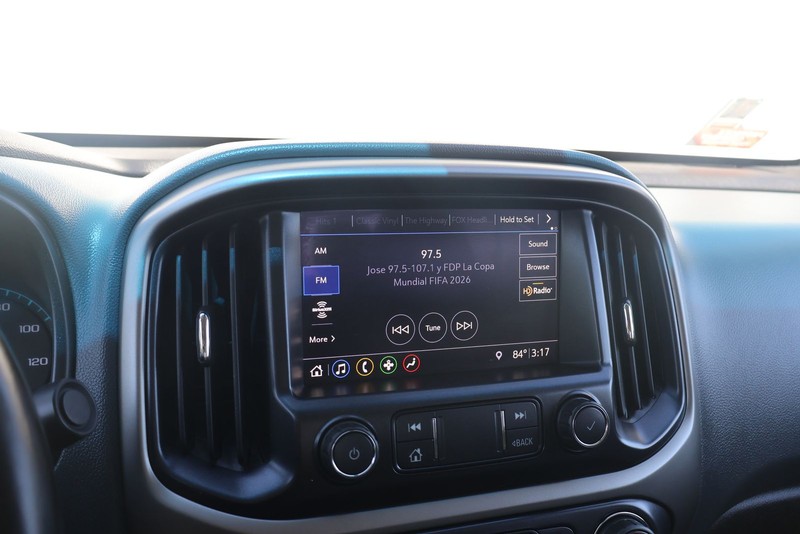 Chevrolet Colorado Vehicle Full-screen Gallery Image 27