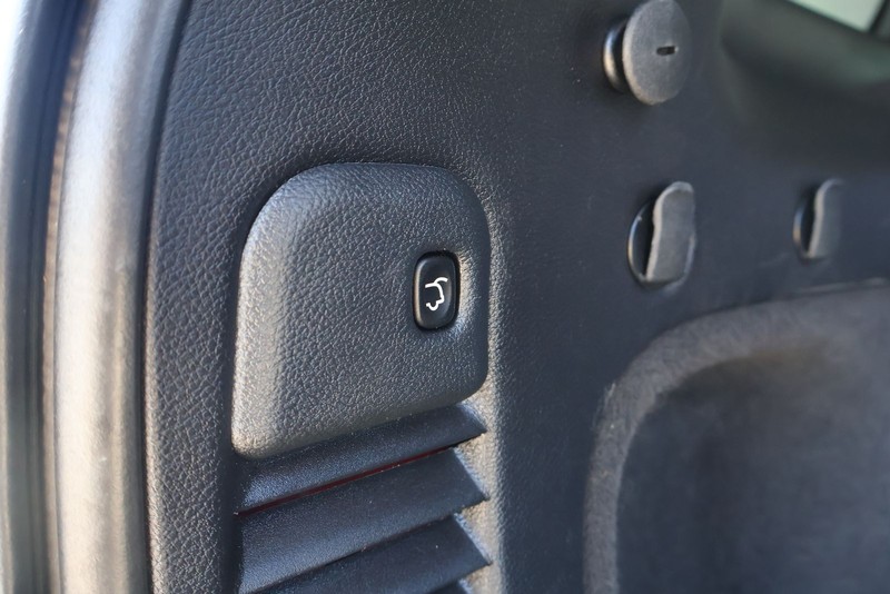 Jeep Grand Cherokee Vehicle Full-screen Gallery Image 09