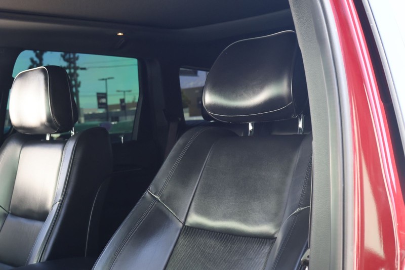 Jeep Grand Cherokee Vehicle Full-screen Gallery Image 18
