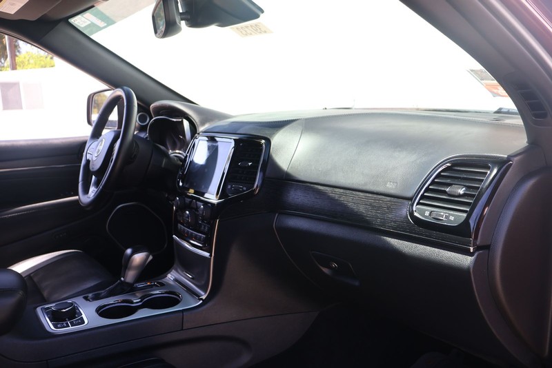 Jeep Grand Cherokee Vehicle Full-screen Gallery Image 19