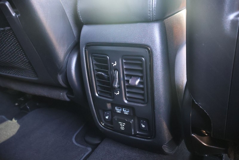 Jeep Grand Cherokee Vehicle Full-screen Gallery Image 22