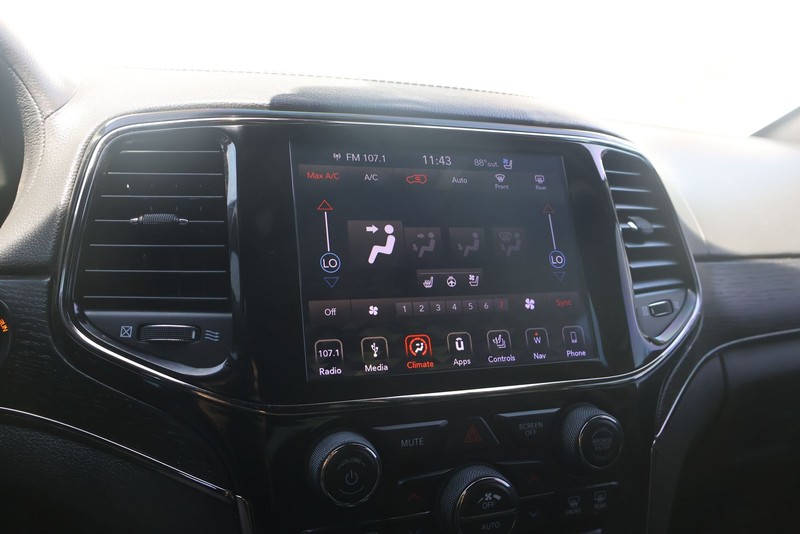 Jeep Grand Cherokee Vehicle Full-screen Gallery Image 29