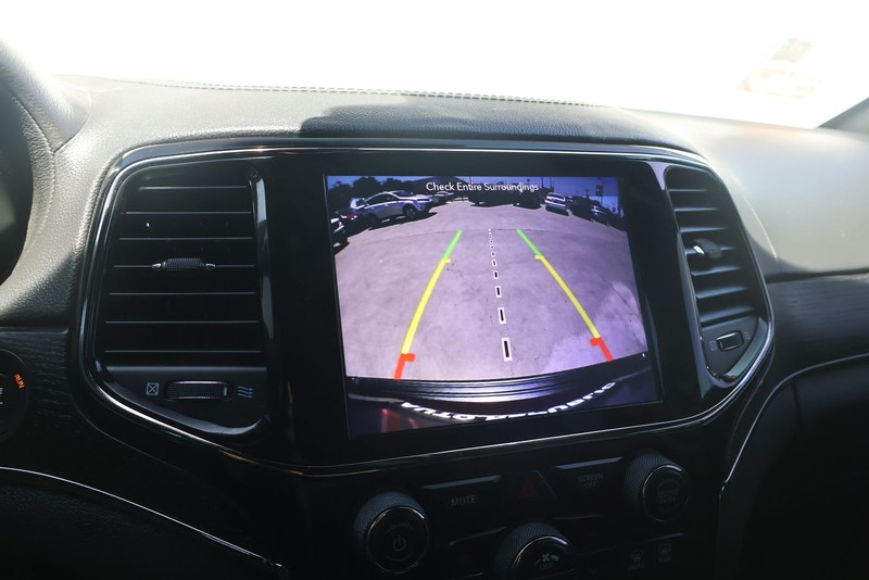 Jeep Grand Cherokee Vehicle Full-screen Gallery Image 30