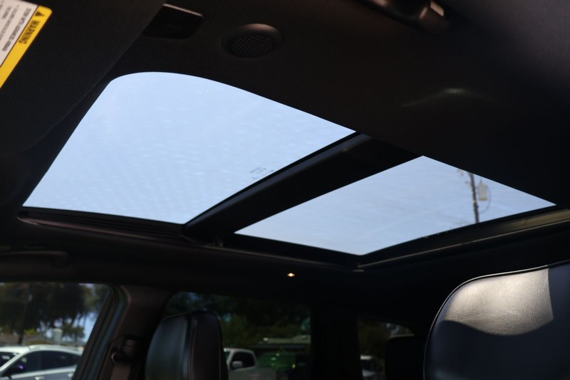 Jeep Grand Cherokee Vehicle Full-screen Gallery Image 33