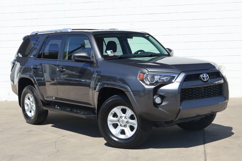Toyota 4Runner Vehicle Full-screen Gallery Image 01