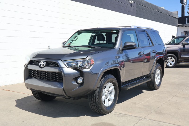 Toyota 4Runner Vehicle Full-screen Gallery Image 11