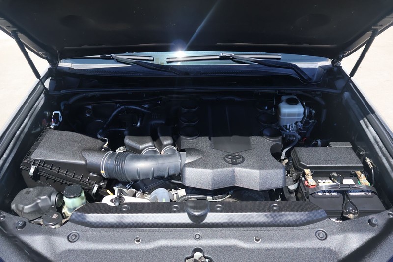 Toyota 4Runner Vehicle Full-screen Gallery Image 12